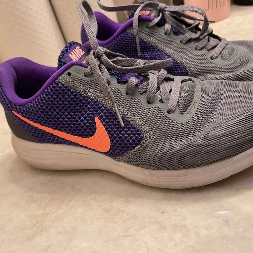 Nike Revolution 3 women’s athletic shoes sz 9-1/2